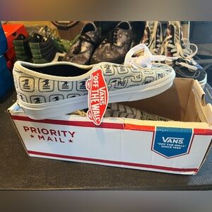 SE AUTHENTIC USPS VANS 9.5